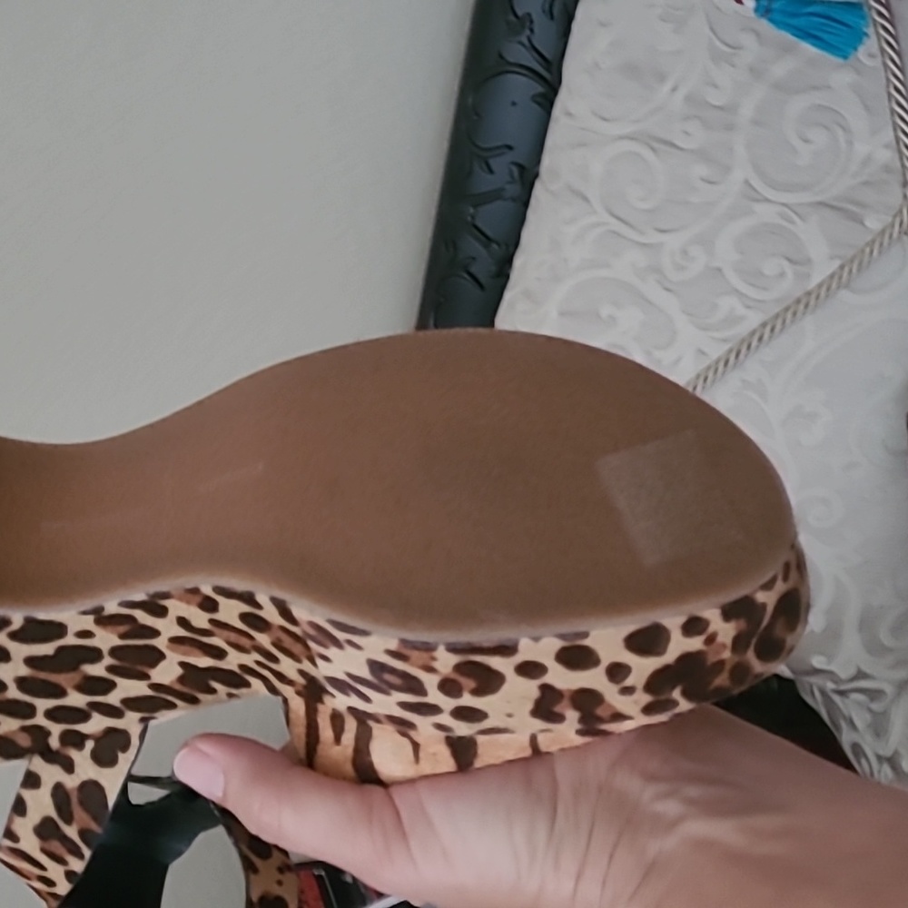 Shoes - Picture 4 of 5